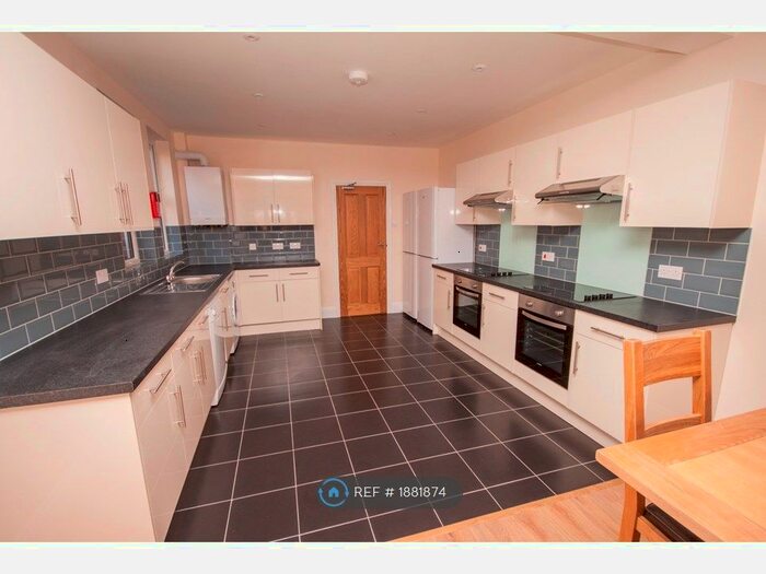 8 Bedroom Semi-Detached House To Rent In Wilton Avenue, Southampton, SO15