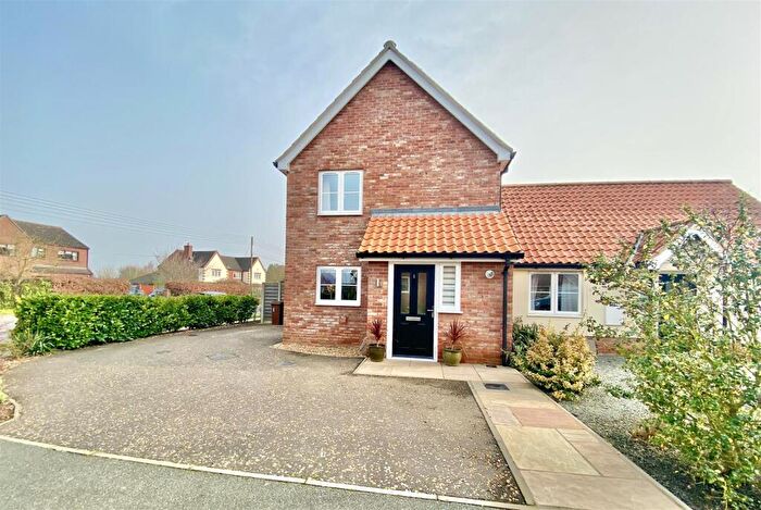 2 Bedroom House For Sale In Hilling Gardens, Palgrave, Diss, IP22