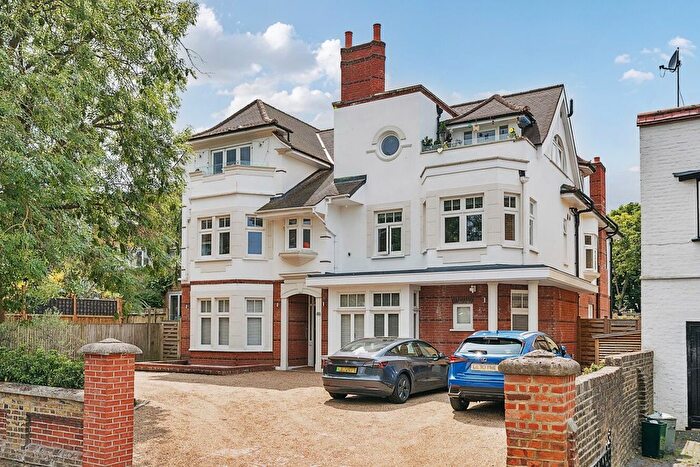 3 Bedroom Flat For Sale In Woodborough Road, London, SW15