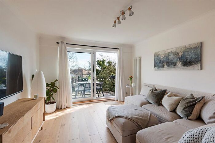 1 Bedroom Flat For Sale In Woodford Road, South Woodford, E18