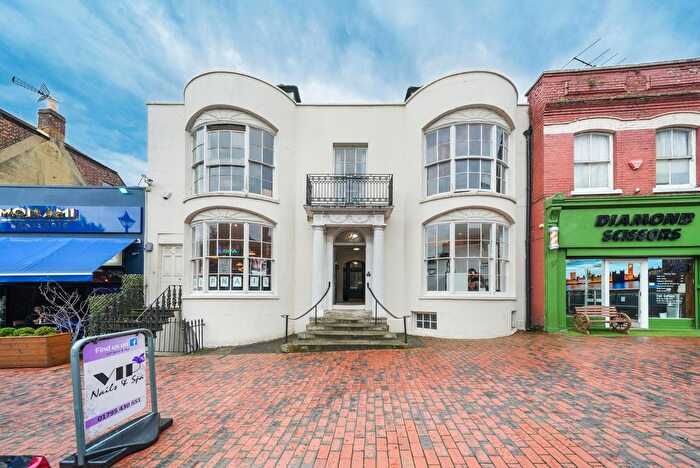1 Bedroom Flat To Rent In High Street, Sittingbourne, ME10