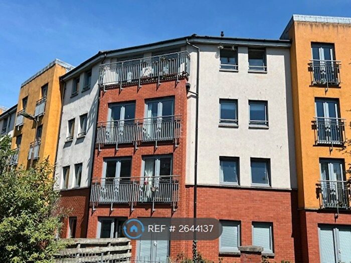 2 Bedroom Flat To Rent In Tytler Court, Edinburgh, EH8