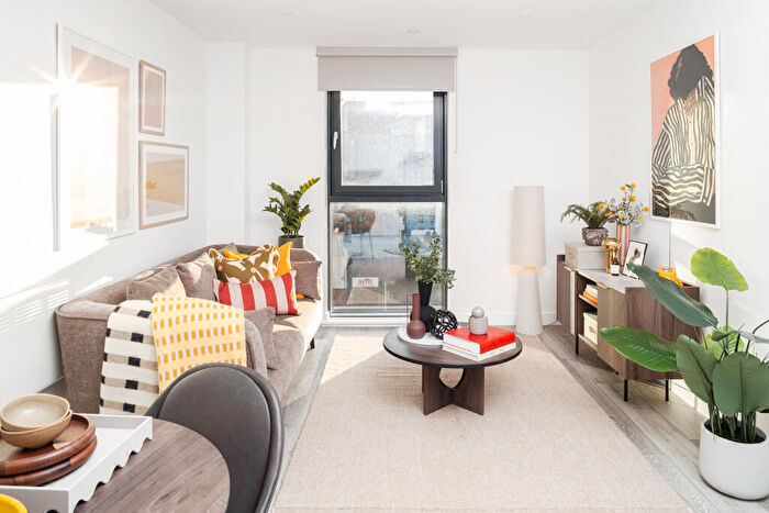 1 Bedroom Apartment To Rent In The Radiant, Kirkstall Road, Leeds, West Yorkshire, LS3