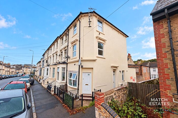 1 Bedroom Flat For Sale In Dover Road, Folkestone, Kent, CT20