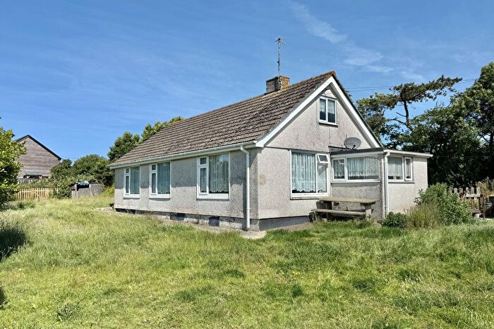 3 Bedroom Bungalow For Sale In Venton Vean, Mawgan Porth, TR8