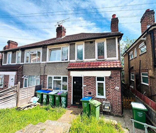 2 Bedroom Maisonette For Sale In Holly Hill Road, Erith, DA8