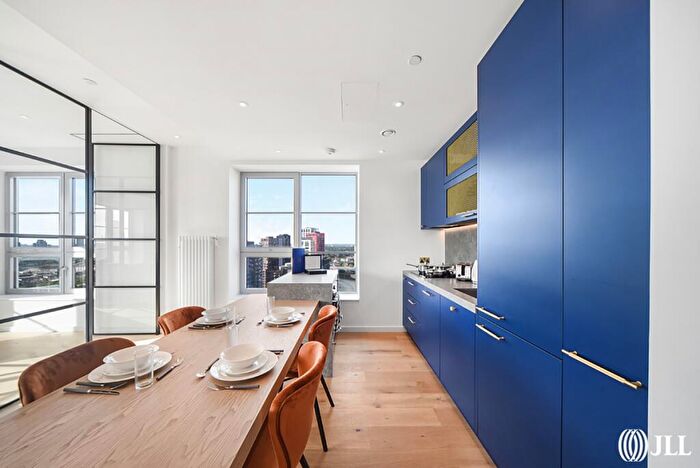 2 Bedroom Apartment To Rent In Douglass Tower, Good Luck Hope, E14