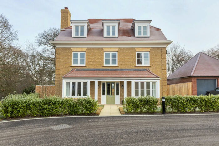 5 Bedroom Detached House To Rent In Lushington Drive, Barnet, EN4