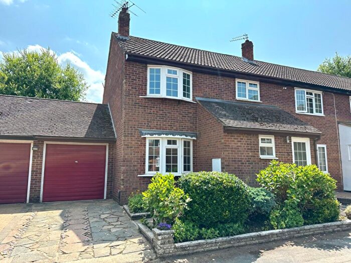 4 Bedroom Semi-Detached House To Rent In Pembridge Close, Bovingdon, Hemel Hempstead, HP3