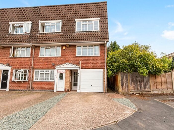 3 Bedroom End Terrace House For Sale In Waldale Drive, Leicester, LE2