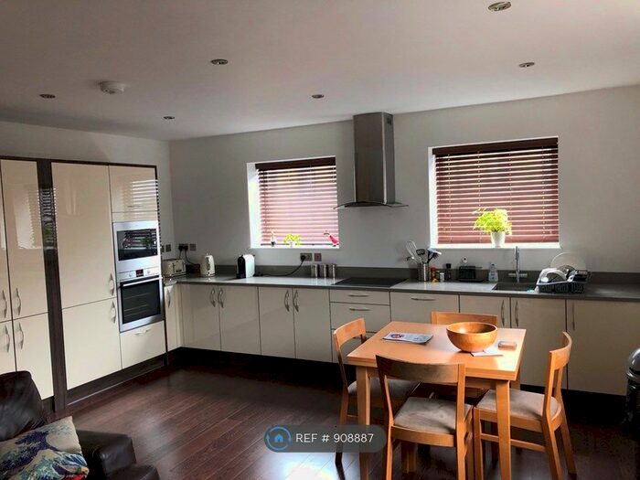 2 Bedroom Flat To Rent In Hamley Lodge, London, SE15