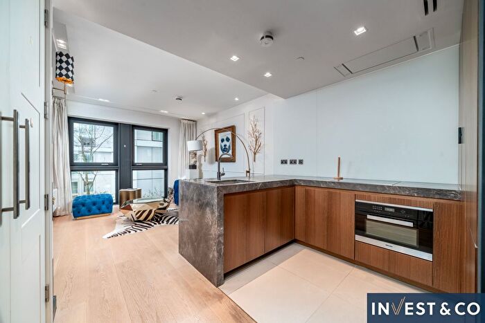 1 Bedroom Flat To Rent In Lincoln Square, Portugal Street, WC2A