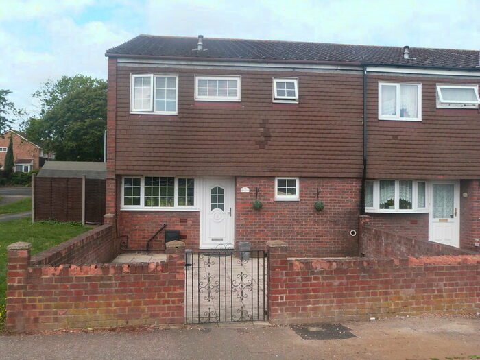 3 Bedroom End Of Terrace House To Rent In Brickenden Court, Waltham Abbey, EN9