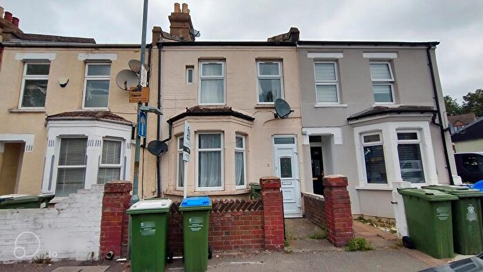 3 Bedroom Terraced House To Rent In Sandcliff Road, Erith, DA8