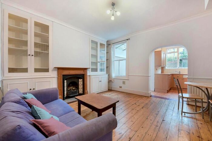 3 Bedroom Flat To Rent In Crescent Road, London N3
