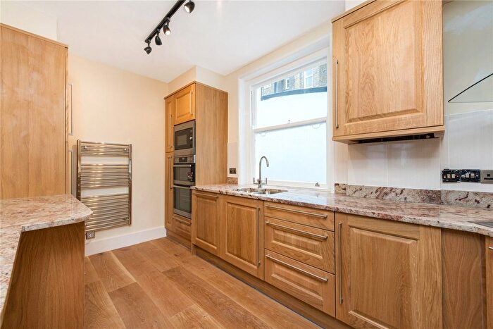 3 Bedroom Flat To Rent In Devonshire Mews South, Marylebone, London, W1G