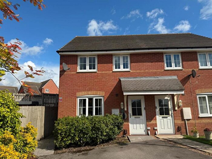 3 Bedroom Semi-Detached House For Sale In Stopes Walk, Morley, Leeds, LS27