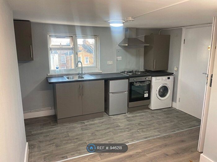 Studio To Rent In Windsor Road, Ilford, IG1