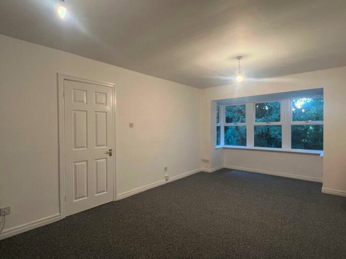 2 Bedroom Flat To Rent In Aire View Court, Vesper Road, Kirkstall, LS5