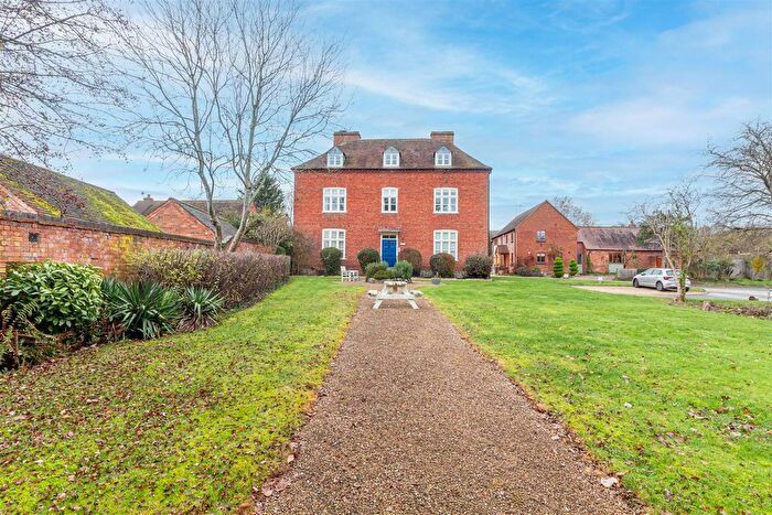 2 Bedroom Flat For Sale In Harrow Croft, Worcester, WR2