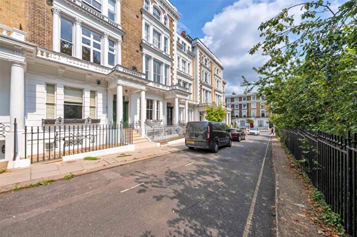 3 Bedroom Maisonette To Rent In St. Georges Terrace, Primrose Hill, NW1