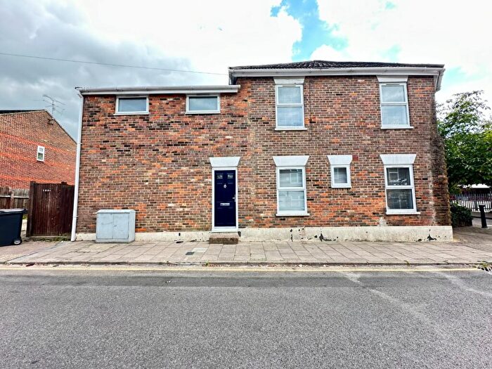 1 Bedroom Maisonette To Rent In North Street, Luton, Bedfordshire, LU2