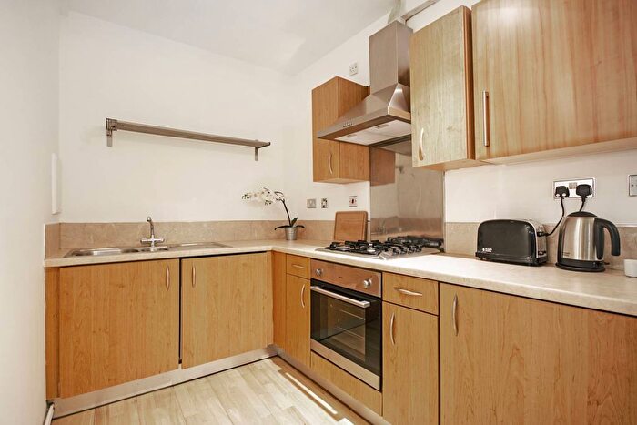 Studio To Rent In Tyssen Street, Dalston, London, E8