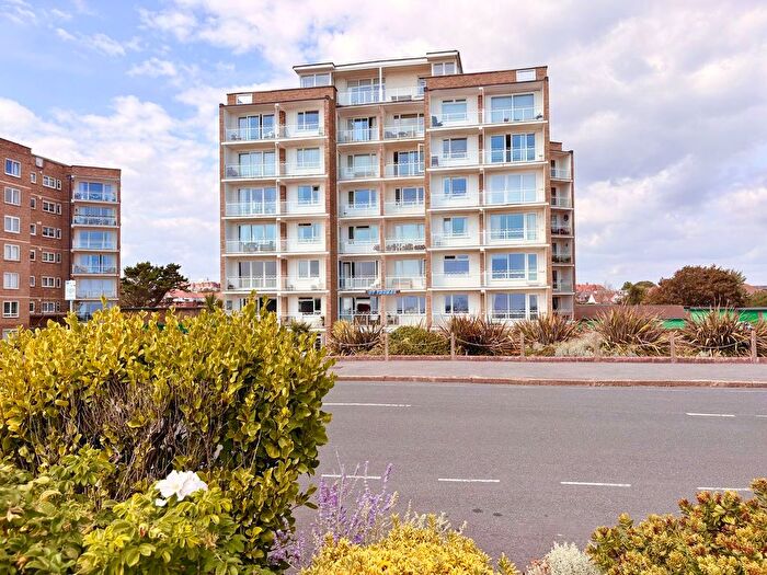 3 Bedroom Flat For Sale In West Parade, Bexhill-On-Sea, TN39