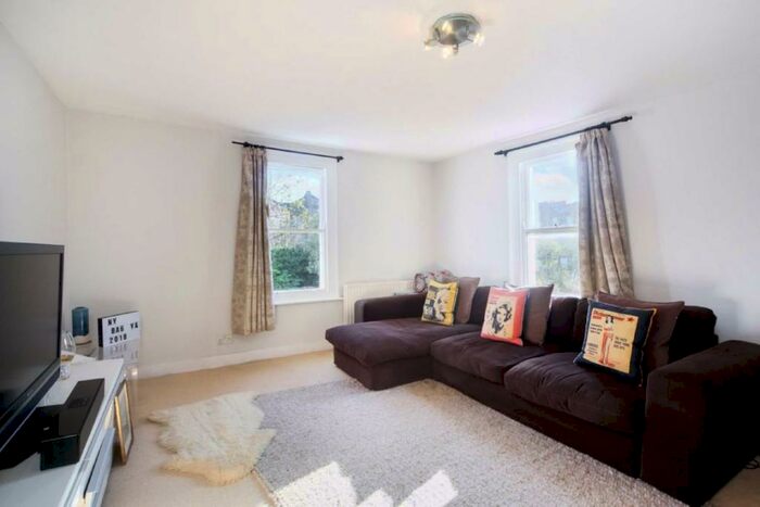 2 Bedroom Flat To Rent In Rossiter Road, Balham, SW12