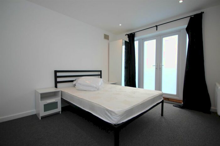 Studio To Rent In Long Drive, Acton, W3