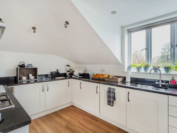 2 Bedroom Apartment To Rent In Ref: Gk - Reigate Road, Reigate, RH2