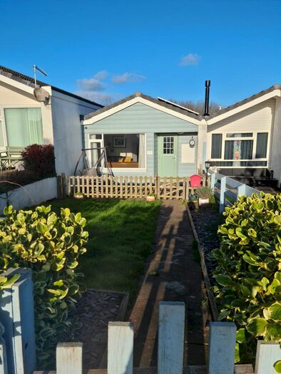 1 Bedroom Terraced Bungalow For Sale In Cumber Close, Kingsbridge, TQ7