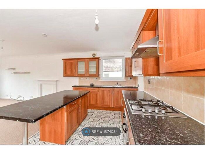 2 Bedroom Flat To Rent In Barden Road, Tonbridge, TN9