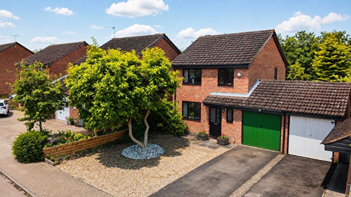 3 Bedroom Link Detached House For Sale In Stokenchurch Place, Bradwell Common, Milton Keynes, MK13