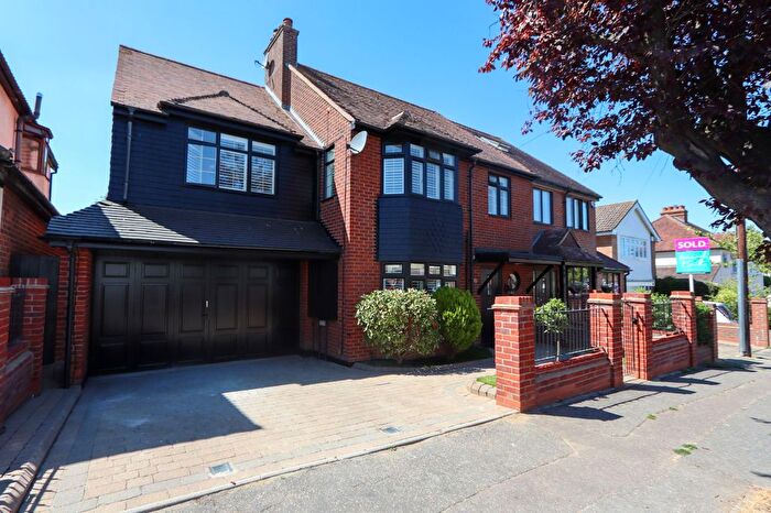 6 Bedroom Semi-detached House To Rent In Tower Road, Epping, CM16