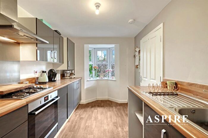3 Bedroom Semi Detached House For Sale In The Poppies, Benfleet, SS7