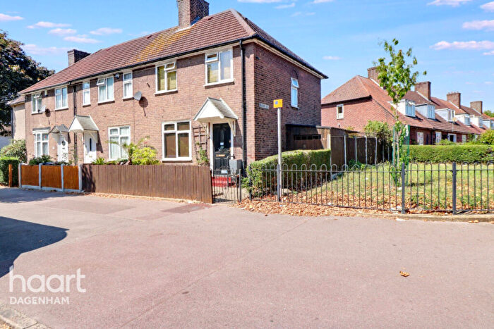 3 Bedroom Terraced House For Sale In Dagenham Avenue, Dagenham, RM9