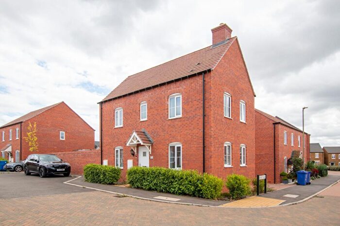3 Bedroom Detached House For Sale In Maiden Road, Bodicote, OX16