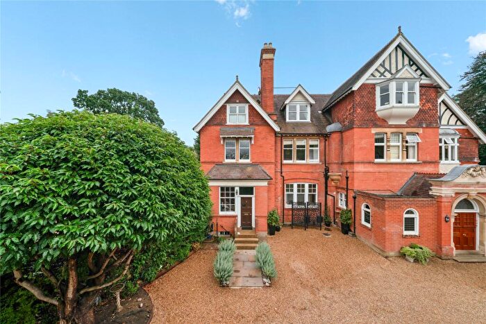 3 Bedroom Flat For Sale In Old Avenue House, Old Avenue, Weybridge, Surrey, KT13