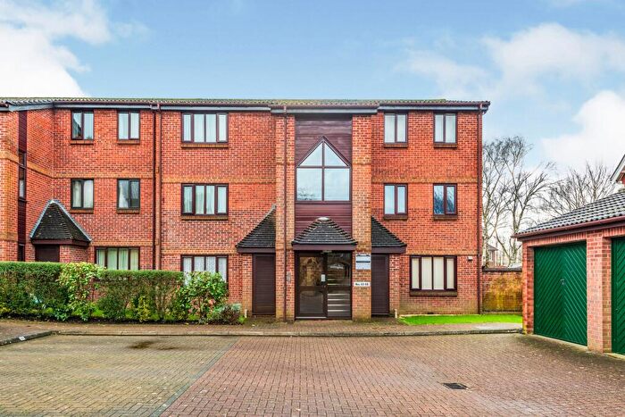 1 Bedroom Apartment To Rent In Abbotsbury Court, Kings Road, RH13