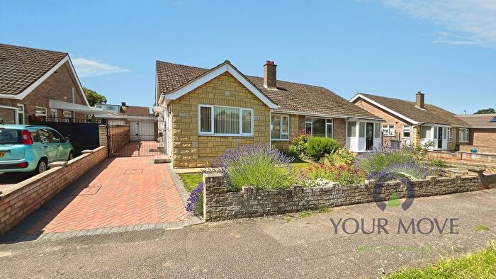 2 Bedroom Bungalow For Sale In Arundel Drive, Bedford, Bedfordshire, MK41