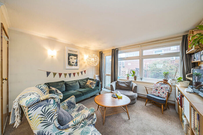 2 Bedroom Maisonette For Sale In Lancey Close, Charlton, London, SE7