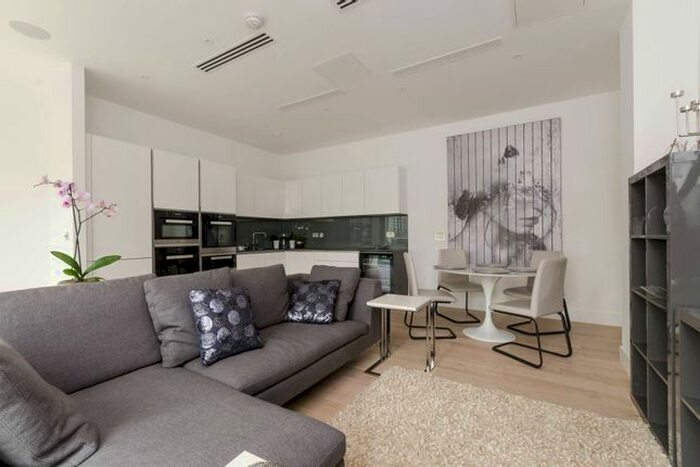 2 Bedroom Flat To Rent In Central Avenue, Fulham, London, SW6