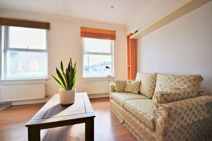 2 Bedroom Flat To Rent In Brayards Road, Peckham, SE15