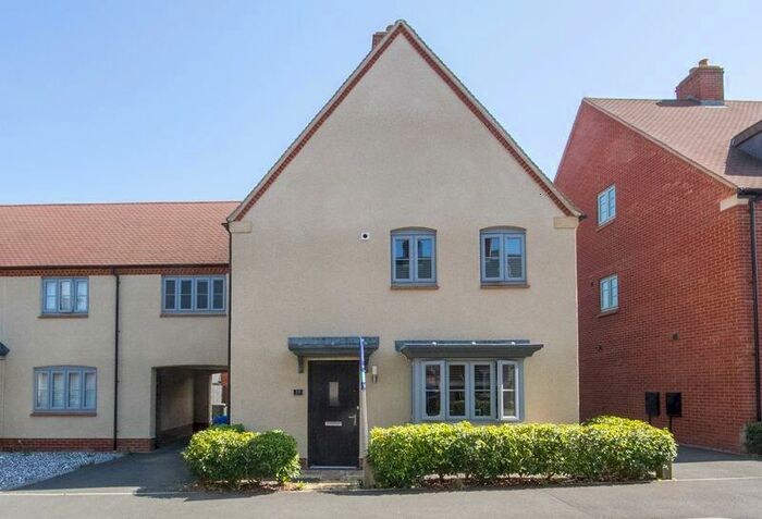 4 Bedroom Link Detached House For Sale In Calypso Lane, Brackley, NN13