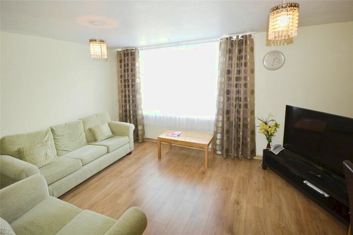 3 Bedroom Maisonette To Rent In Clover Ley, Wolverhampton, West Midlands, WV10