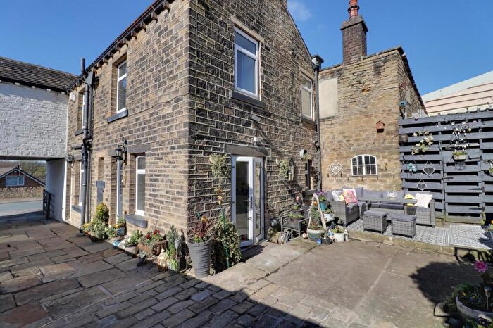 3 Bedroom Link Detached House For Sale In Tanyard Road, Oakes, Huddersfield, West Yorkshire, HD3