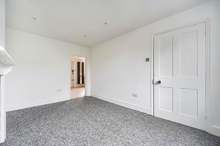2 Bedroom Cottage For Sale In Henley-On-Thames, Oxfordshire, RG9