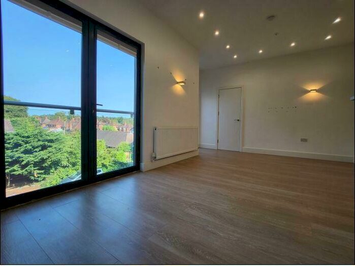 2 Bedroom Apartment To Rent In Updown Hill, Windlesham, GU20