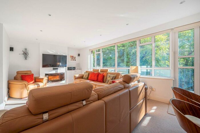 2 Bedroom Flat To Rent In Holders Hill Road, Holders Hill, London, NW4